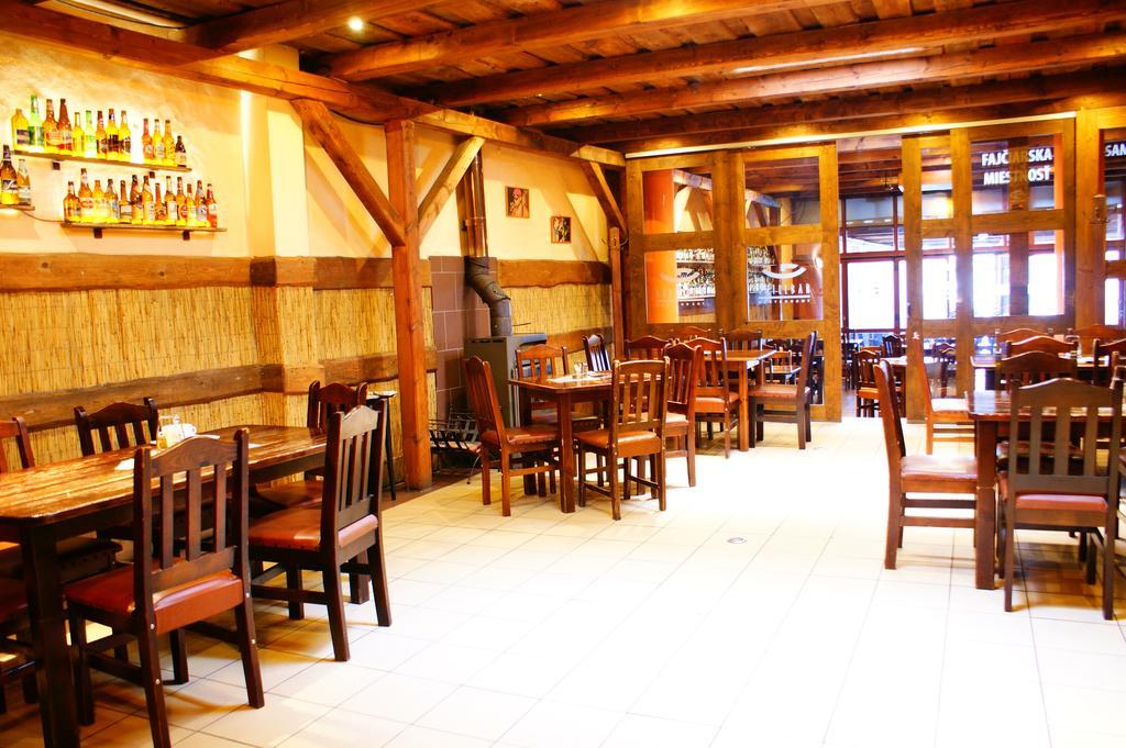 Grillbar Penzion & Restaurant Spišská Nová Ves 외부 사진